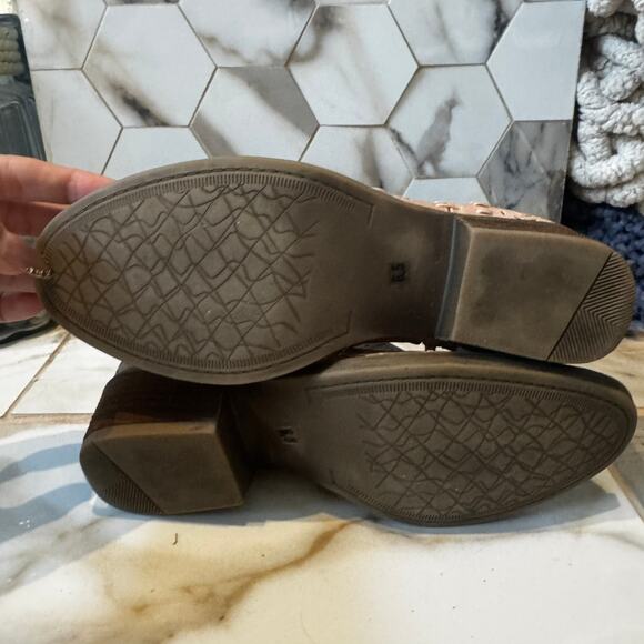 Not Rated Girl's Pink Laser Eyelet Vegan Leather Ankle Booties Size 6.5 - Picture 9 of 9